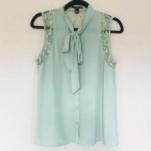 Forever 21 Green Sleeveless Blouse with Buttons